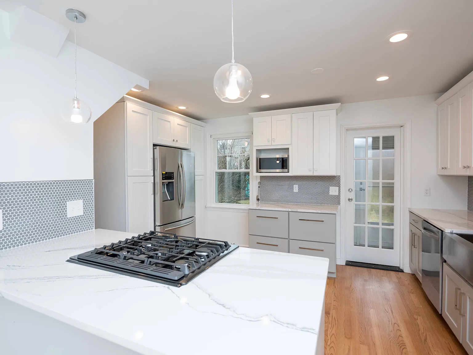 3 bed, 2375 sqft, $6,250 — Photo 2