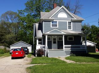 708 Wheeler St, Woodstock, IL 60098