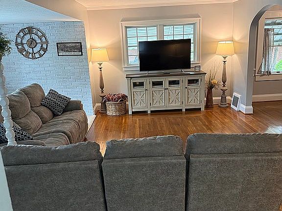 5th image of 308 Union St