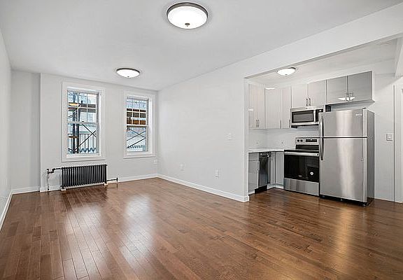 4th image of 1 Bank St #6EF