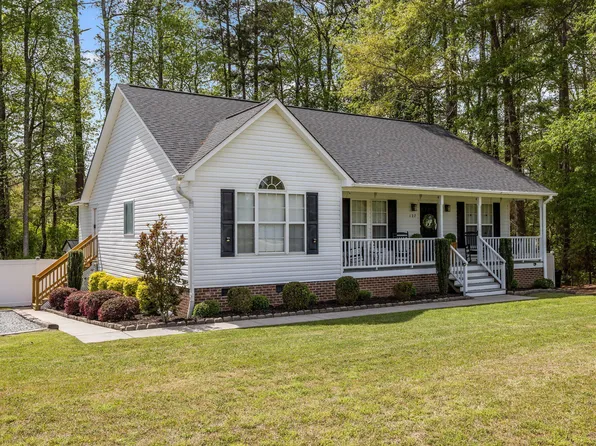 127 Phyllis Dr, Benson, NC 27504