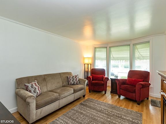 2nd image of 5549 S Kilbourn Ave
