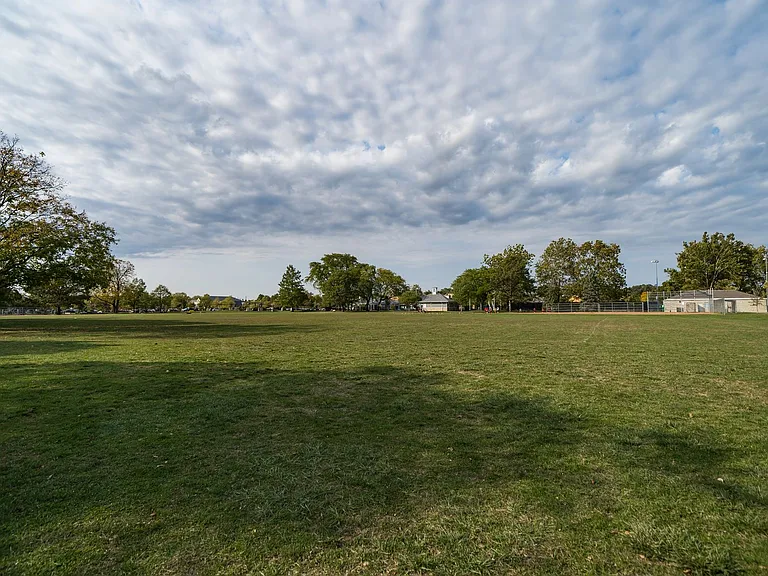 2048 Jervis Rd — Photo 47
