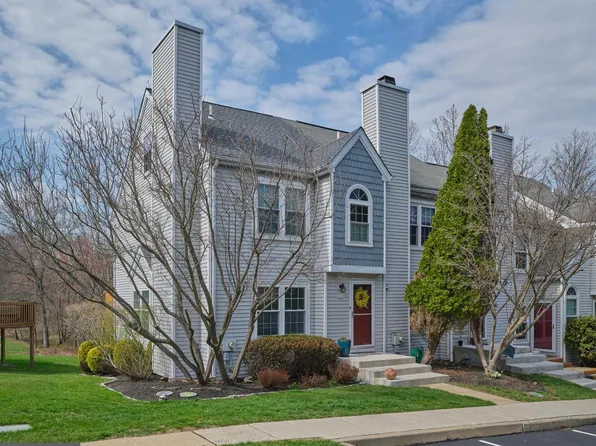 27 Applewood Ct, Horsham, PA 19044