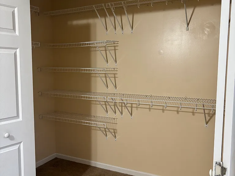 102 Jeremiah Ct — Photo 5