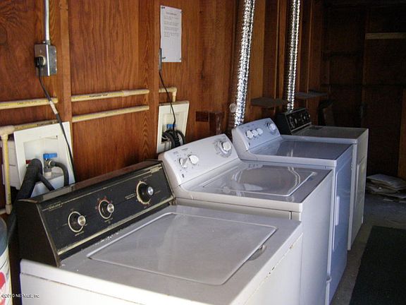 3rd image of 829 Goodwin St