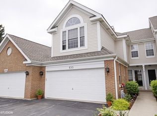 690 Citadel Dr, Westmont, IL 60559
