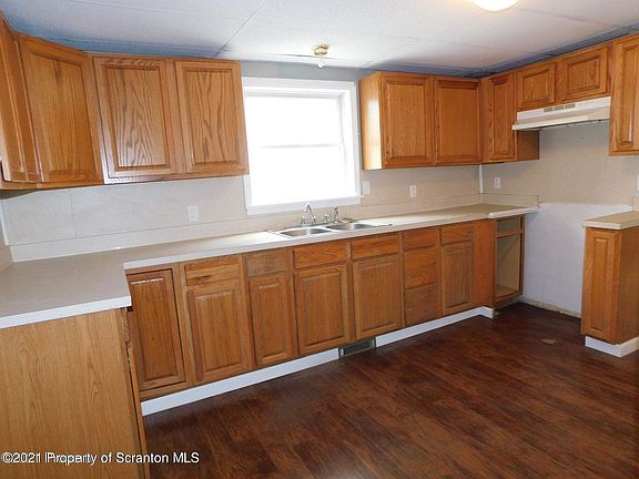 2nd image of 144-146 Everette St