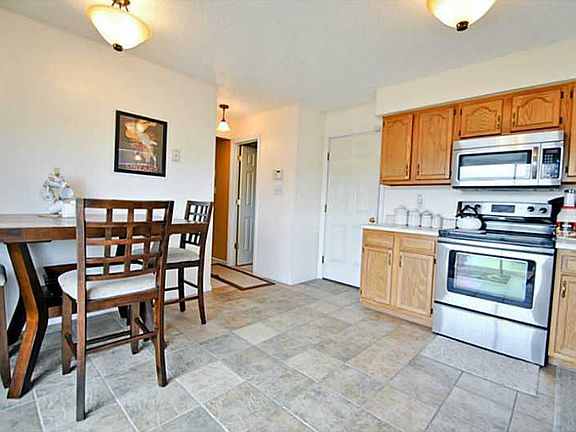 3rd image of 812 Walnut Park Dr