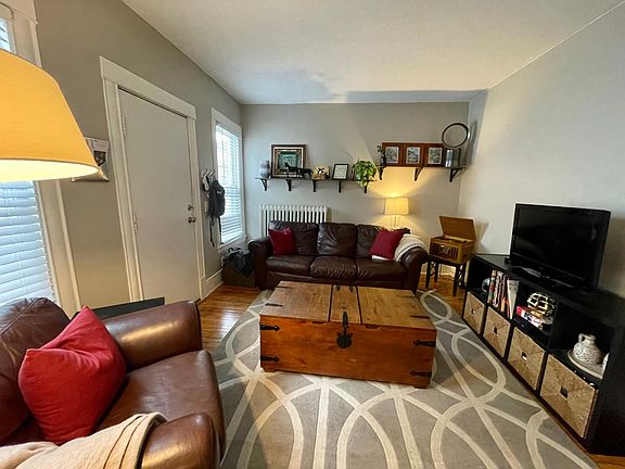 4th image of 2807 Grand Ave S