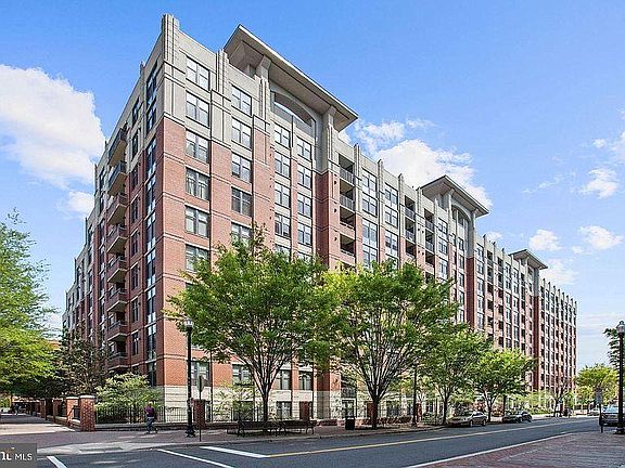 2nd image of 1021 N Garfield St APT 232