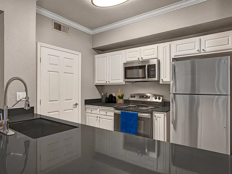 Broadleaf Apartments — Photo 21