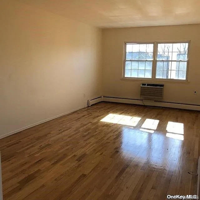 3 bed, 1400 sqft, $3,575 — Photo 2