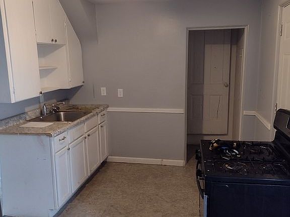 4th image of 2570 Black River St