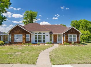 311 Creekview Cir, Crandall, TX 75114
