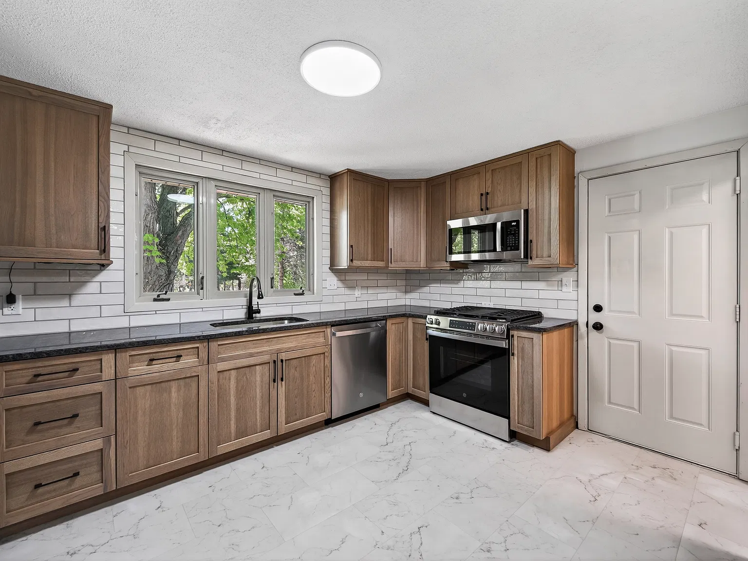4 bed, 2748 sqft, $2,800 — Photo 1