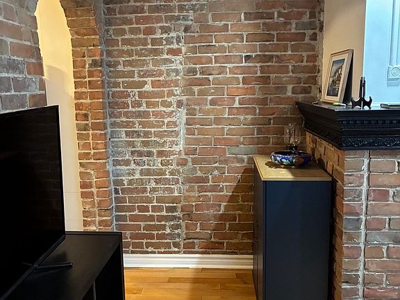 2nd image of 110 Gloucester St #Street27-27