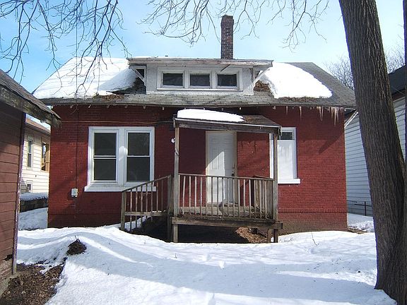 3rd image of 320 Oakley Ave
