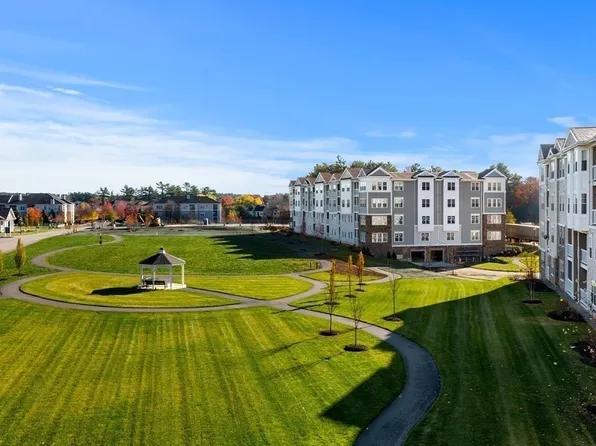 320 Martins Lndg #306, North Reading, MA 01864