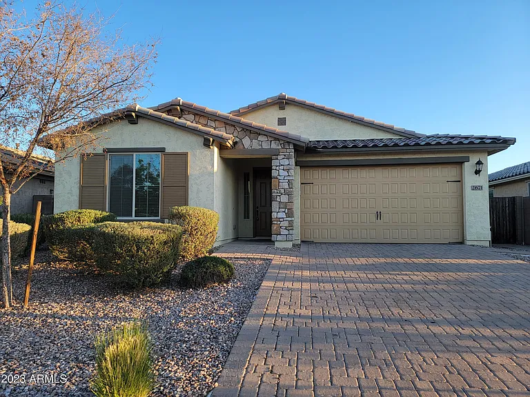 2671 E Daniel Dr — Photo 2