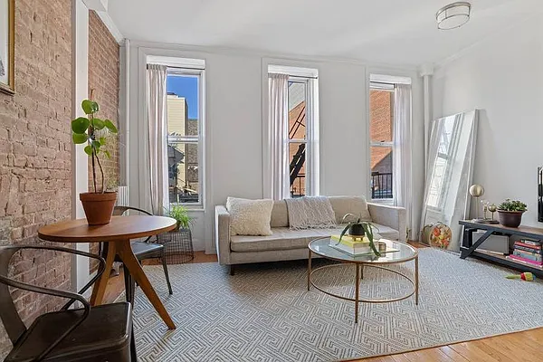 Rented by Compass | media 7