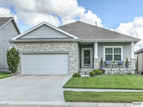 19318 Franklin Cir, Elkhorn, NE 68022