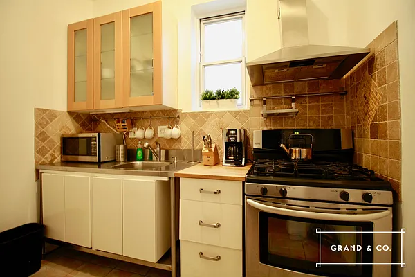 Rented by Grand & Co. | media 19