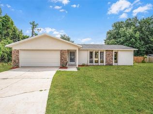 3001 N Lakeview Ct, Eustis, FL 32726