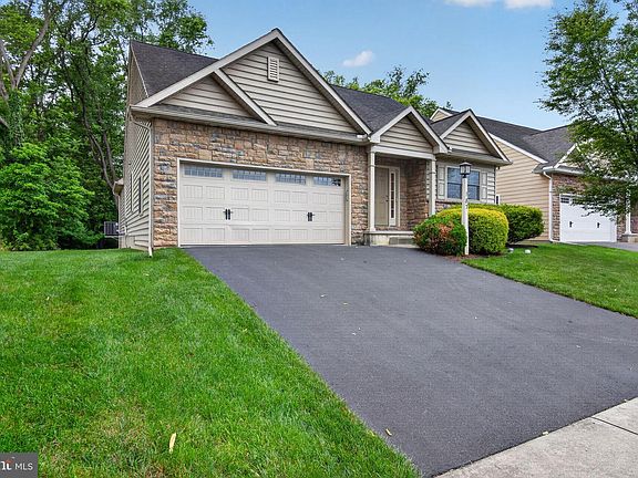 2nd image of 187 Waypoint Dr