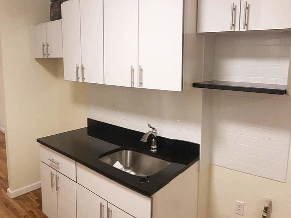 4th image of 136 Orchard St APT 9