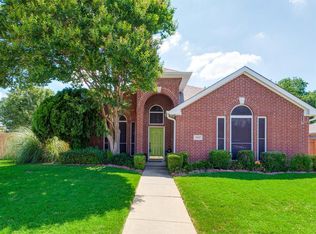 4930 Water Oak Dr, Grand Prairie, TX 75052
