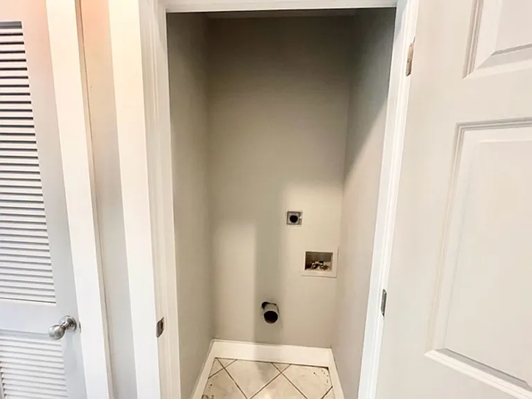 140 Hickory Loop Dr — Photo 9