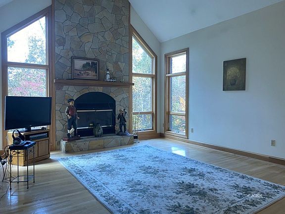3rd image of 7533 Rosemary Ln