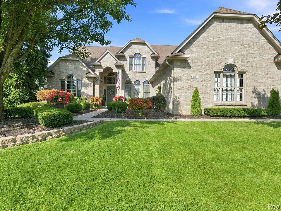1st image of 63767 Inverness Dr