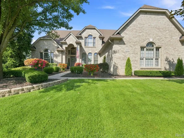 63767 Inverness Dr, Washington, MI 48095