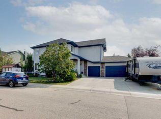 402 SW Fairways Mews NW, Airdrie, AB T4B 2W9