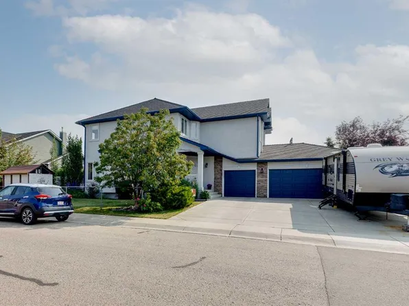 402 SW Fairways Mews NW, Airdrie, AB T4B 2W9