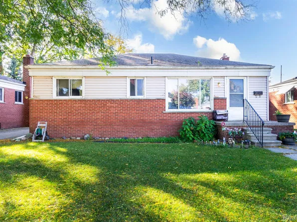 28931 Joan St, Saint Clair Shores, MI 48081