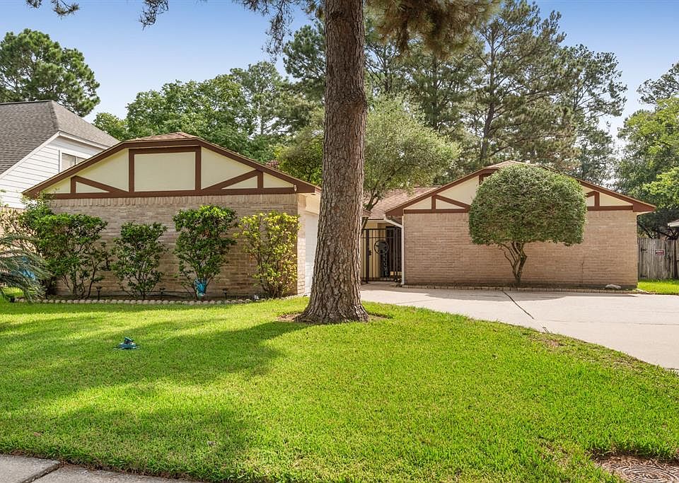 Welcome Home to Castlemont Ln!