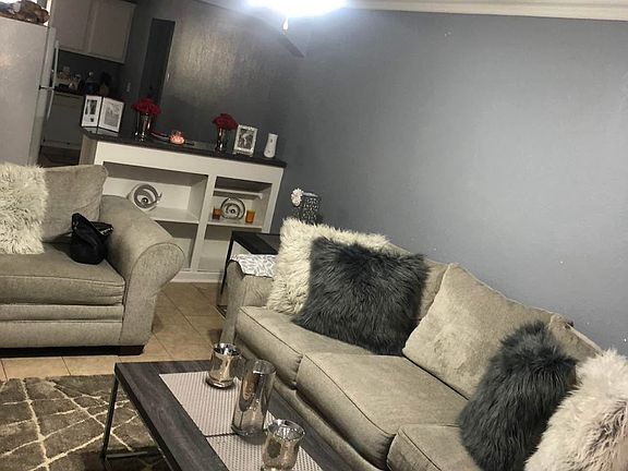 2nd image of 613 Camino Dr