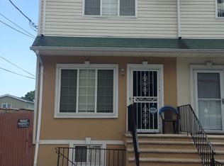 672 Richmond Rd, Staten Island, NY 10304