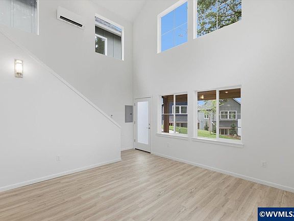 5th image of 2528 Gilbert St SE