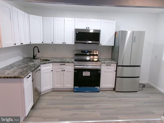 4th image of 1017 Barker Rd