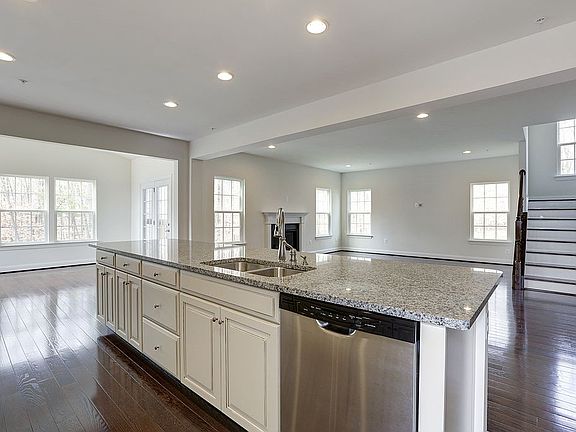4th image of 4422 Camley Way