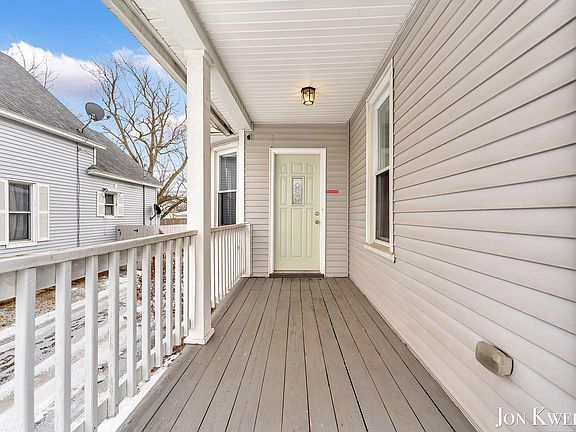 3rd image of 118 W 17th St