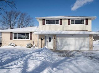 30 Diane Dr, West Seneca, NY 14224