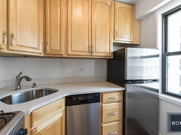 4th image of 520 E 81st St APT 11N