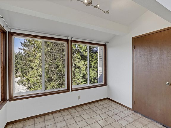 3rd image of 4200 Factoria Blvd SE APT B6