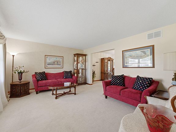 3rd image of 2478 Hummingbird Ln