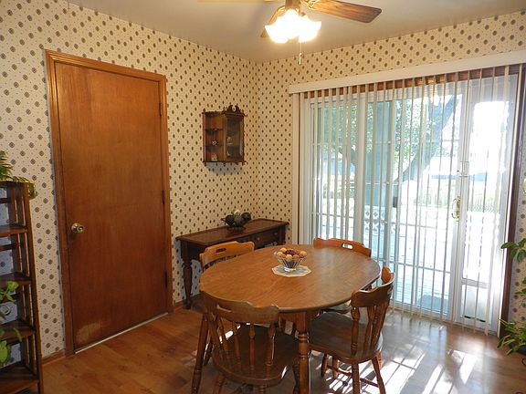 3rd image of 4825 Lucille Ln